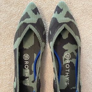 New Rothy’s points in olive camo size 7